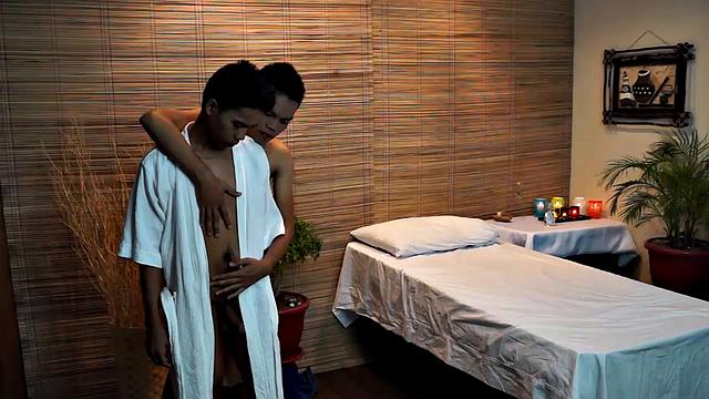 Masseur Fucks Client