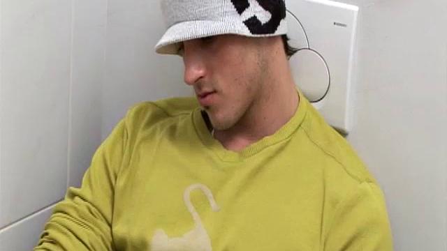 rob verda дрочит мощный член и заливает всё спермой