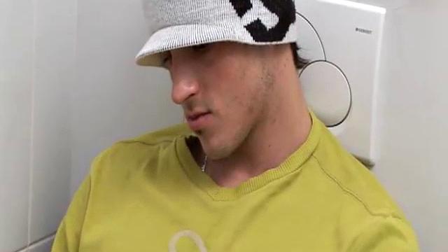 rob verda дрочит мощный член и заливает всё спермой