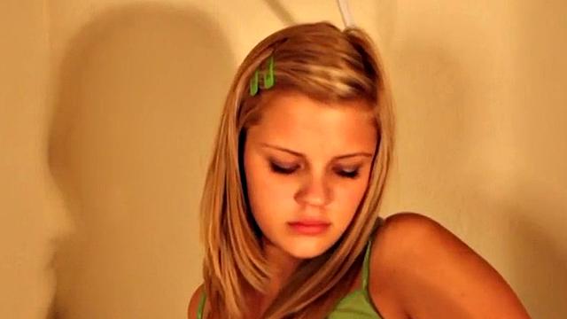 Petite Teen Becky Mastrbates In Solo Scene