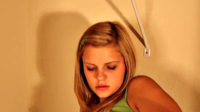 Petite Teen Becky Mastrbates In Solo Scene