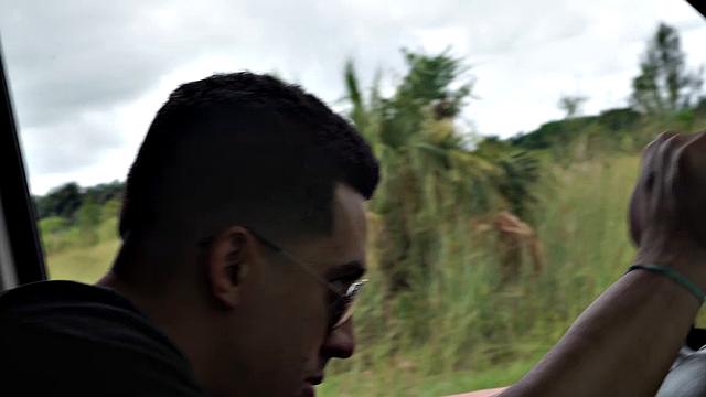 Долли Ли бросили подруги, зато верёвки не подведут