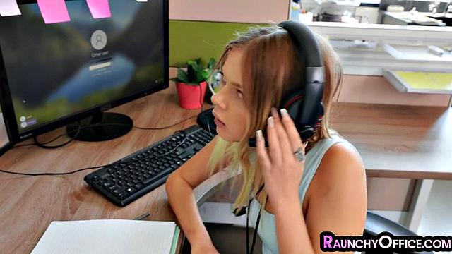 Horny cuties sharing dick in 3some