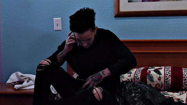 Strapon queer fucks GF and licks her pussy in bathtub