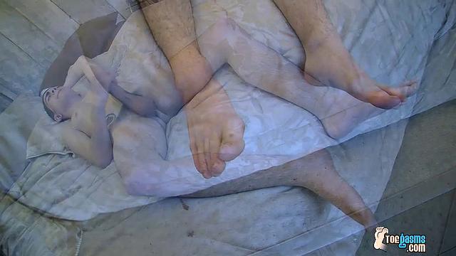 Solo Boy Rad Mathews Enjoys Sucking Toes