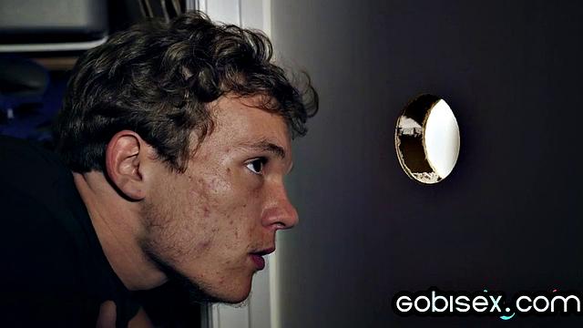 Sexy babe pussylicked in bi 3some