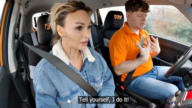 мокрая писька и миссионерка на сиденье - теперь машина реально пригодилась