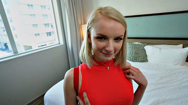 Waitress POV - Alice Pink - Free To Play