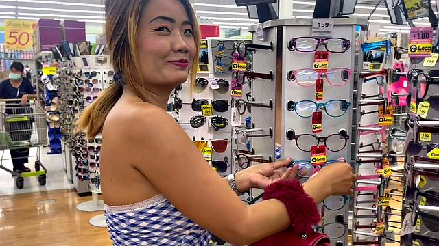 тайская красотка нючей трахается с белым парнем