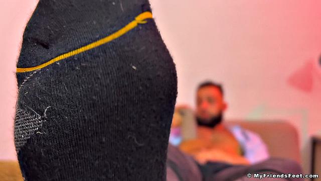 Peek At: Maui's Socks & Feet - Maui