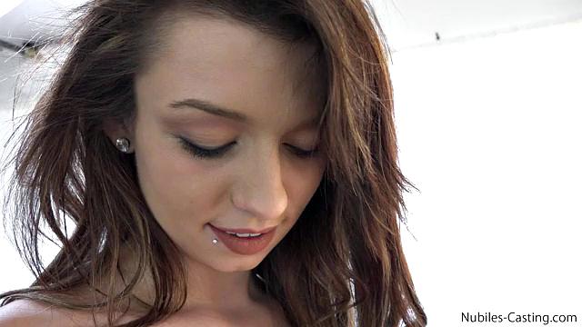 смотри, как дакота скай устраивает лесбийский кастинг аспен ора