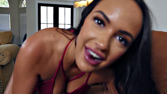 Софи Райан бросила купальник, а Дэймон Дайс принес не пиццу, а член