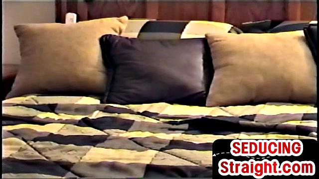 Amateur stud wanking cock at home in solo action