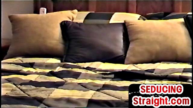 Amateur stud wanking cock at home in solo action