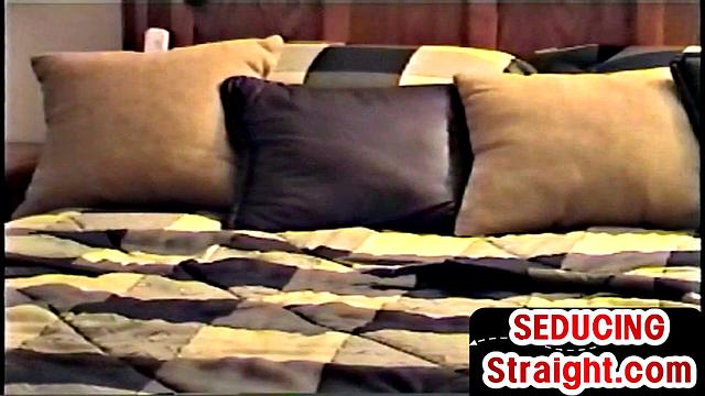 Amateur stud wanking cock at home in solo action