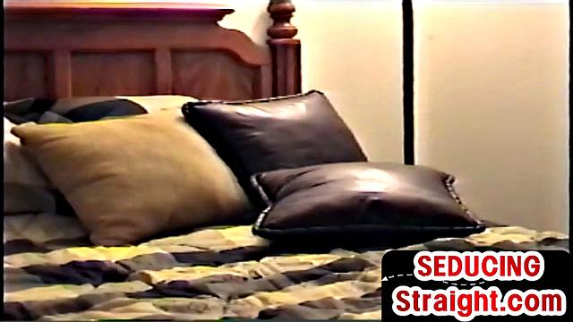 Amateur stud wanking cock at home in solo action