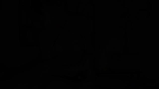 Массажистка с выдающейся грудью устроила массаж, но руки так и не остановились