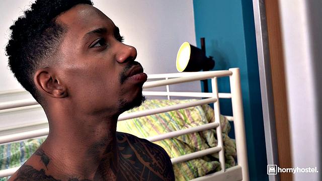 Ля застукали за мастурбацией и оттрахали по-взрослому в номере с вибратором, сперма во рту и оргазм от языка чернокожего парня.