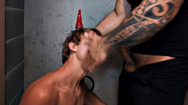 Muscly criminal barebacking bottom until creampie