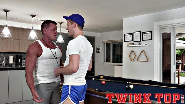 DYLAN TIDES Chapter 3 - No One Around