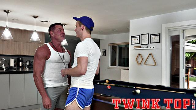 DYLAN TIDES Chapter 3 - No One Around