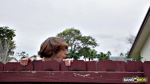 Ришель дрочит во дворе, а потом устраивает парням двойной экзамен