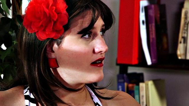 Private Dick for a Busty Mobster's Moll