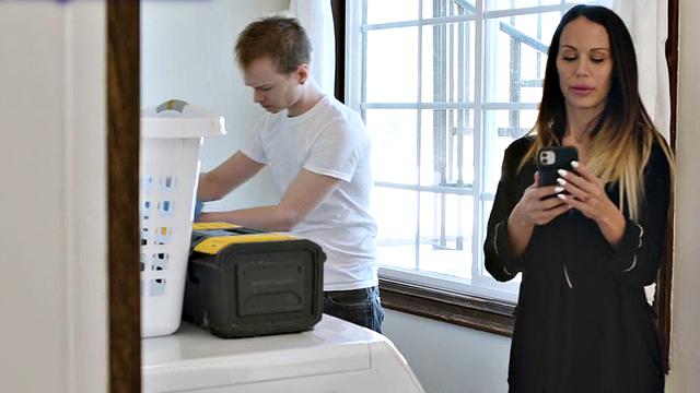 Sexy MILF lady loves fucking hard in tight pussy hole