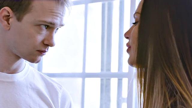 Sexy MILF lady loves fucking hard in tight pussy hole