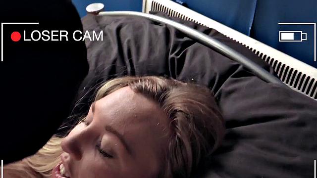 британка в чулках трахается с черным, пока куколд с мелким хуем смотрит