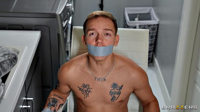 Эбони Мистик трахает молодого жениха, учит его глубокому анальному сексу и кончает на лицо от удовольствия.