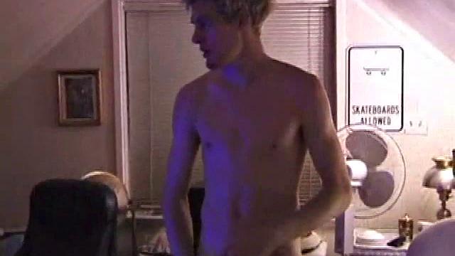 Blond Twink Jonathan Gets Handjob