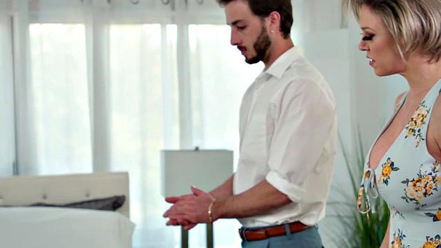 Busty big ass stepmommy fucked by stepson on the bed