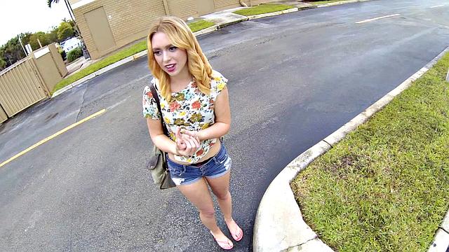 Люси Тайлер трахается за деньги и получает сперму в киску