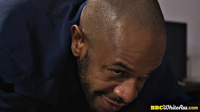 Cutie 21yo babe pounded by BBC lover