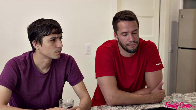 Spying On Swapping Mom And Dad - S5:E10