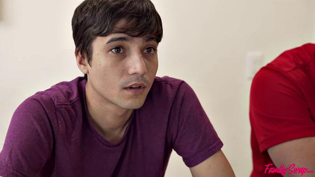 Spying On Swapping Mom And Dad - S5:E10
