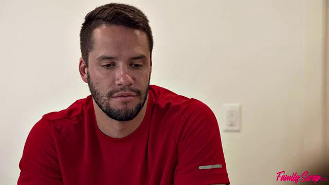 Spying On Swapping Mom And Dad - S5:E10