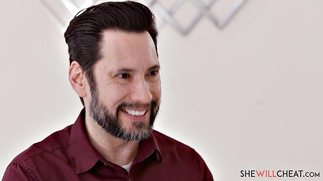 Avery Black gets fed with her husband sexting other woman