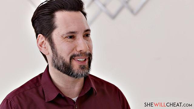 Avery Black gets fed with her husband sexting other woman