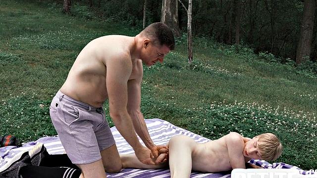 Tiny bottom twink barebacked outdoors by top gaydaddy