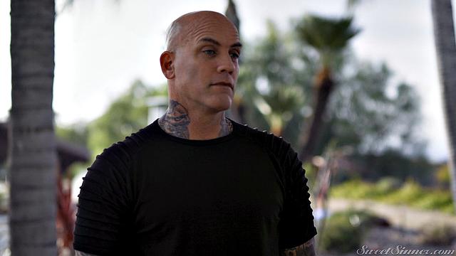 The Hot Wives 6 Scene 2 - Prize