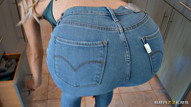 Sucking Off Real Estate Agent