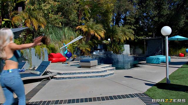 Sucking Off Real Estate Agent