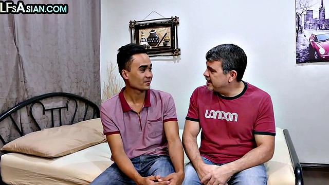 Real Asian twink enjoys anal with DILF in bedroom