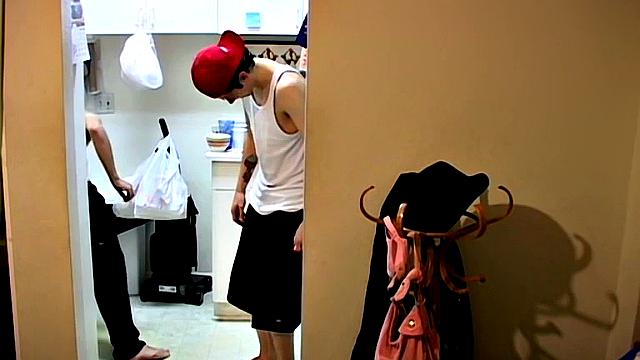 Ian & Dustin Really Need to Pee! - Dustin Kilimin & Ian Madrox