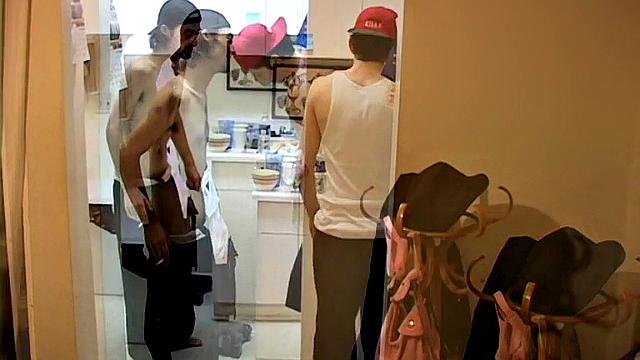 Ian & Dustin Really Need to Pee! - Dustin Kilimin & Ian Madrox