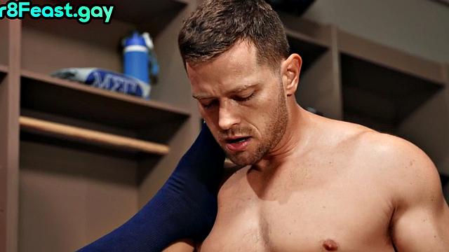Str8 jock fucks twink in sportive locker room