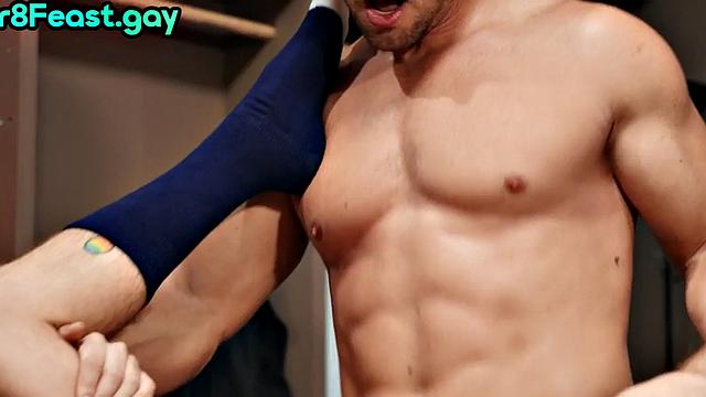 Str8 jock fucks twink in sportive locker room
