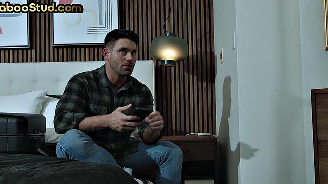 качок не выдержал - поржал после анала и кончил